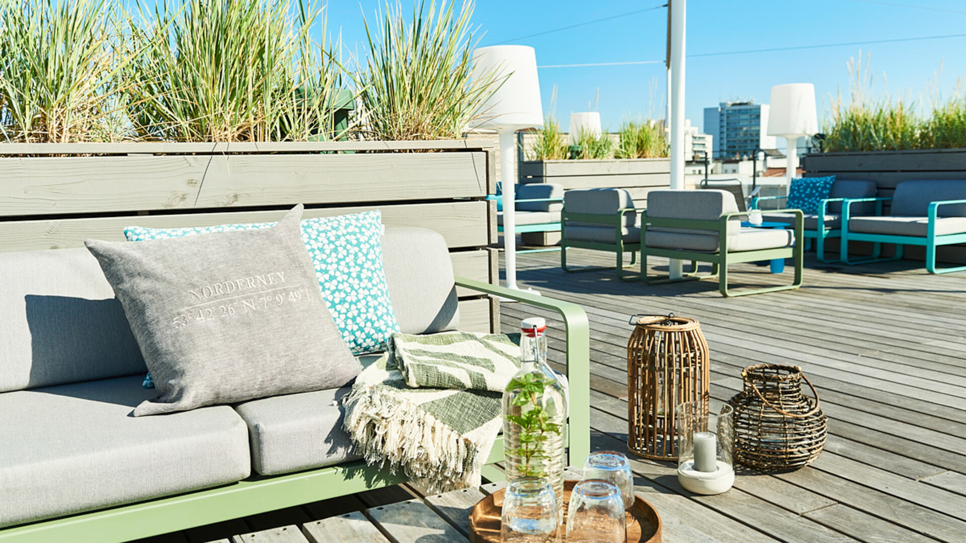 hotel-norderney-new-wave-lounge-getränke-dachterrasse 